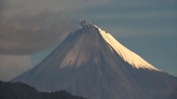 Alerta de caída de ceniza del volcán Sangay en Ecuador
