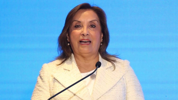 Boluarte acepta su destitución y abandona palacio presidencial sin destino conocido