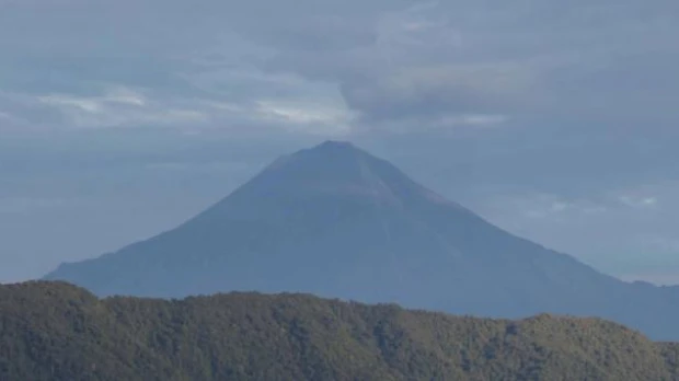 El Instituto Geofísico recomienda suspender ascensos al volcán Sangay por reactivación