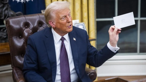 Trump desmantela el legado de Biden con una ola de decretos