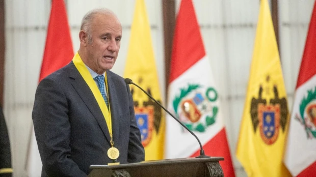 Ecuador condecoró a Javier González-Olaechea, excanciller de Perú