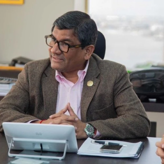 EE.UU. impone arancel del 10 % a Ecuador y Gobierno monitorea su impacto