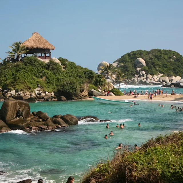 El turismo supera al petróleo, pero Colombia sigue sin encontrar un reemplazo para el motor de su economía