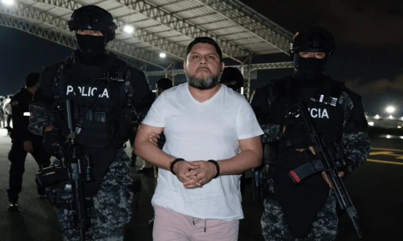 Cortázar tomó notoriedad pública luego de aparecer en una fotografía difundida por Fernando Villavicencio / Foto: cortesía Policía Nacional