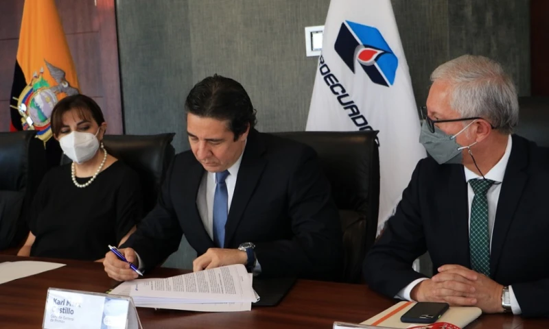 Petroecuador y Primax firmaron contrato para derivados de petróleo / Foto: cortesía Petroecuador