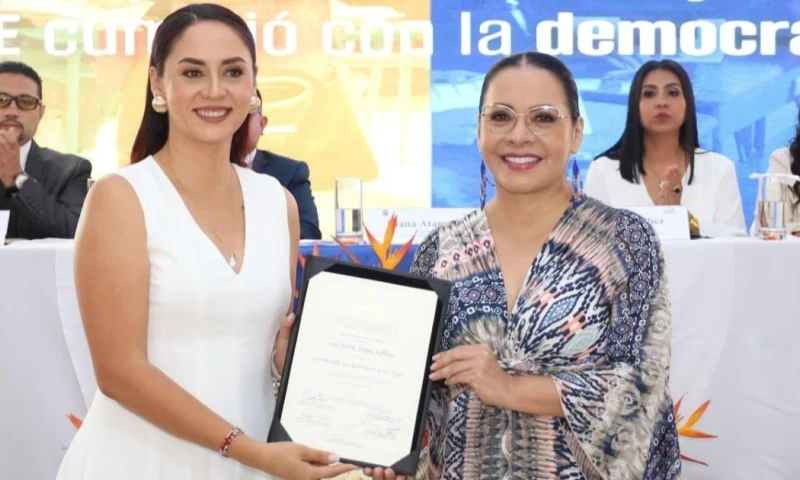 Ana Belén Tapia (ADN) (izquierda) fue electa asambleísta de Napo / Foto: cortesía CNE