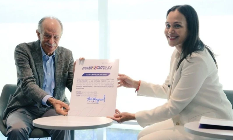 La ministra Inés Manzano entregó los certificados / Foto: cortesía Ministerio de Energía