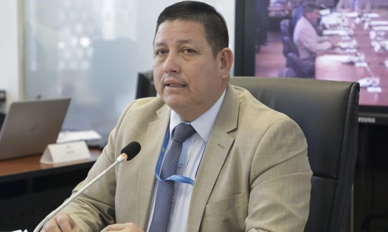 Guido Vargas, presidente de la Comisión de Biodiversidad, lideró la sesión / Foto: cortesía Asamblea Nacional