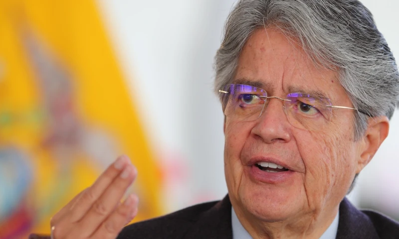 Gobierno anuncia aumento de 25 dólares al salario básico 2022 / Foto: EFE