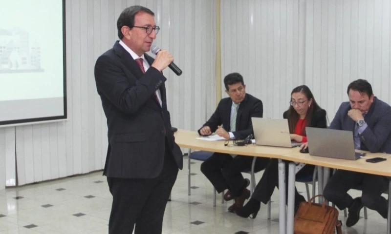 El viceministro de Minas, Javier Subía, se reunió con representantes mineros / Foto: cortesía Ministerio de Energía y Minas