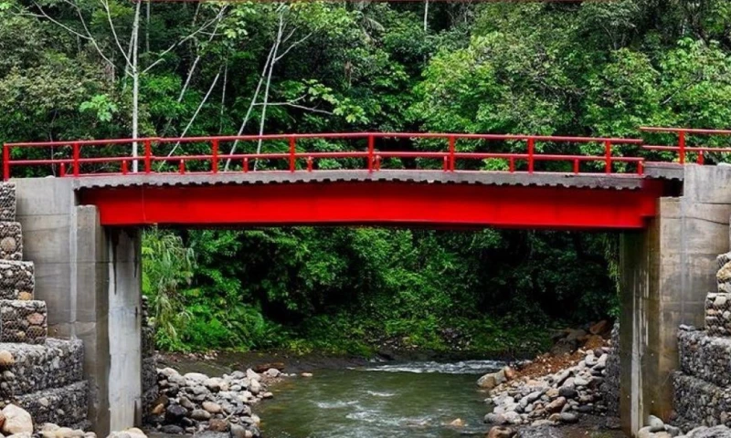 El puente está ubicado en la comunidad La Puyo, parroquia San José de Payamino / Foto: cortesía Prefectura de Orellana