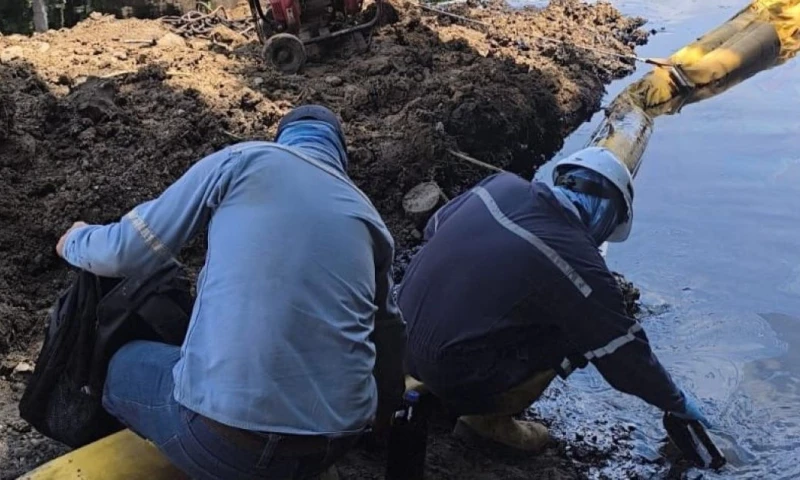 El derrame de crudo ocurrió el 13 de marzo en Esmeraldas / Foto: cortesía MAATE