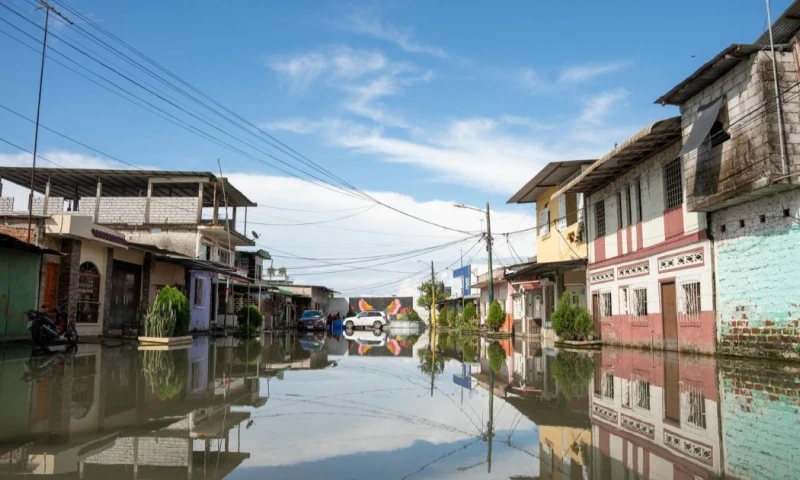 Las lluvias han dañado 143,42 kilómetros de vías en distintas partes del país / Foto: EFE