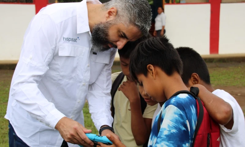 Medio millar de menores de la Amazonía tendrán acceso por primera vez a internet / Foto: EFE