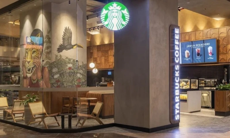 Desde el pasado 10 de abril, Starbucks abrió oficialmente las puertas de su nueva tienda en el centro comercial Quicentro Shopping, en Quito. Estos son los detalles. / Foto: EFE
