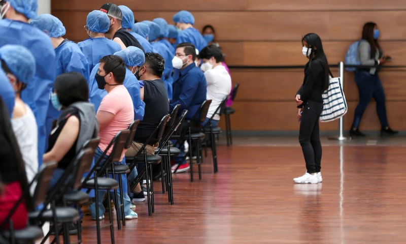 Covid-19: Ecuador dejará de pedir certificado de vacunación para ingresar a aeropuertos / Foto: EFE