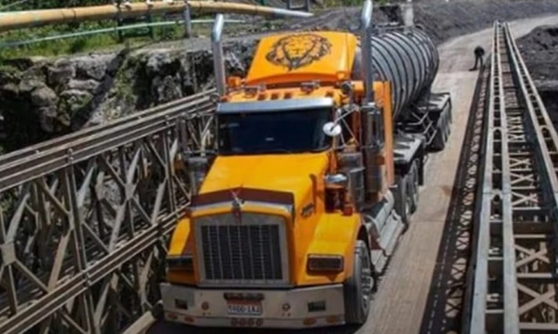 El 29 de diciembre del 2023 se habilitó el paso por el puente Bailey de 45 metros./ Foto: cortesía MTOP