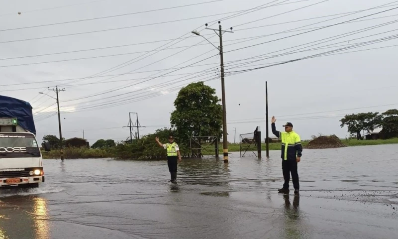 Las lluvias han afectado 109,85 kilómetros de vías en distintas partes del país / Foto: cortesía Comisión de Tránsito