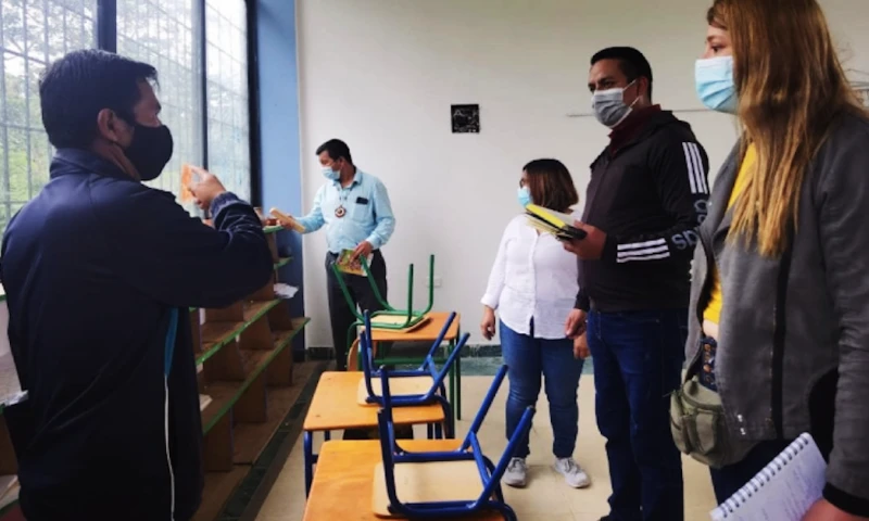 Autoridades educativas recorrieron comunidades de Arajuno / Foto: Ministerio de Educación