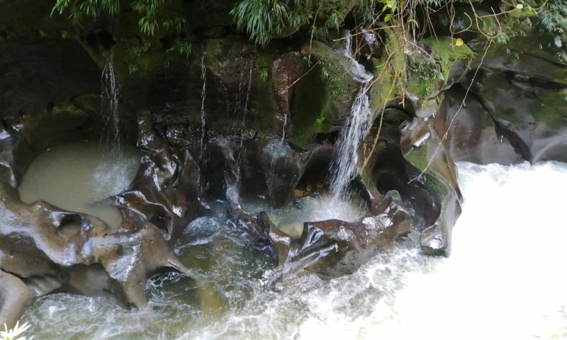 Junto al río Anzu, las formaciones rocosas dan lugar a jacuzzis naturales / Foto: cortesía Wikiloc