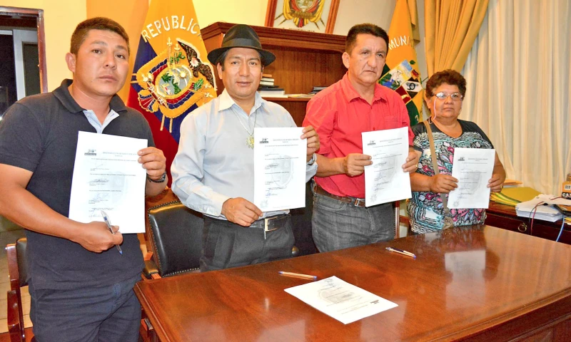29 familias se benefician con este convenio. Foto: La Hora