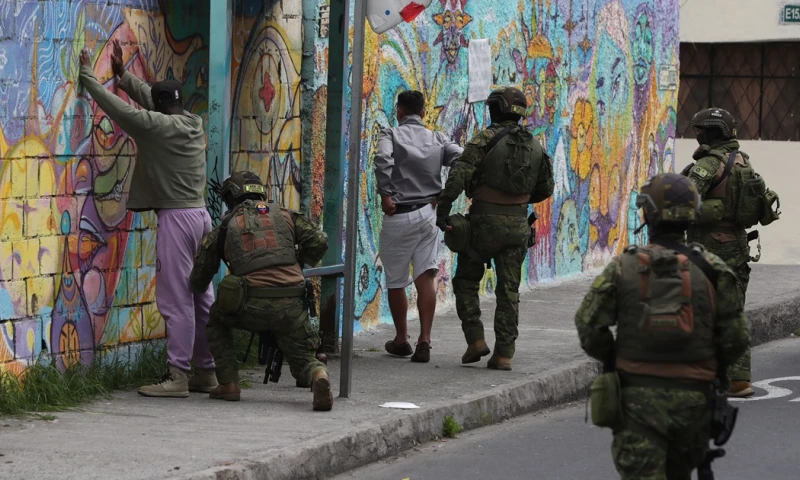 Es el último balance sobre las 10.478 operaciones ejecutadas por policías y militares en todo el país / Foto: EFE