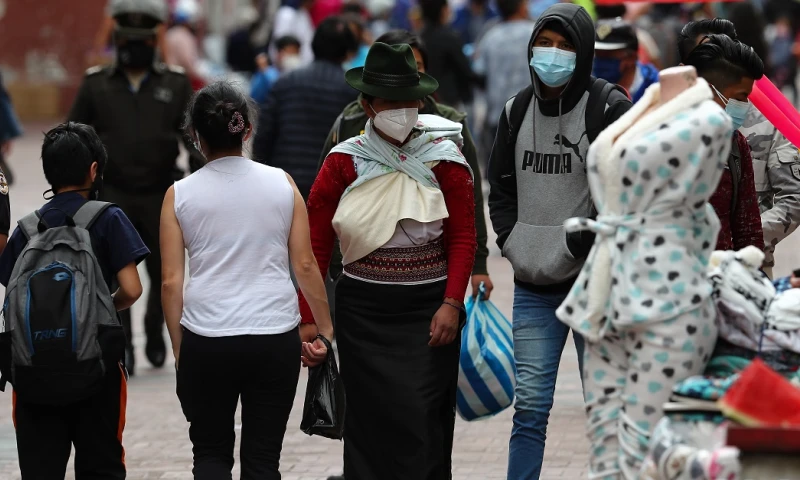 Ecuador suma 1.561 nuevos casos de covid-19 y acumula 19.061 fallecidos  / Foto: EFE
