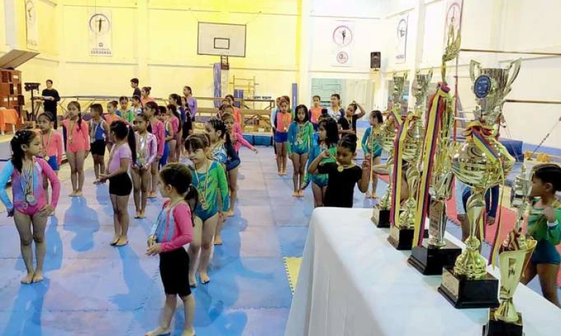 PREMIACIÓN. Los deportistas fueron homenajeados por sus logros. Foto: La Hora