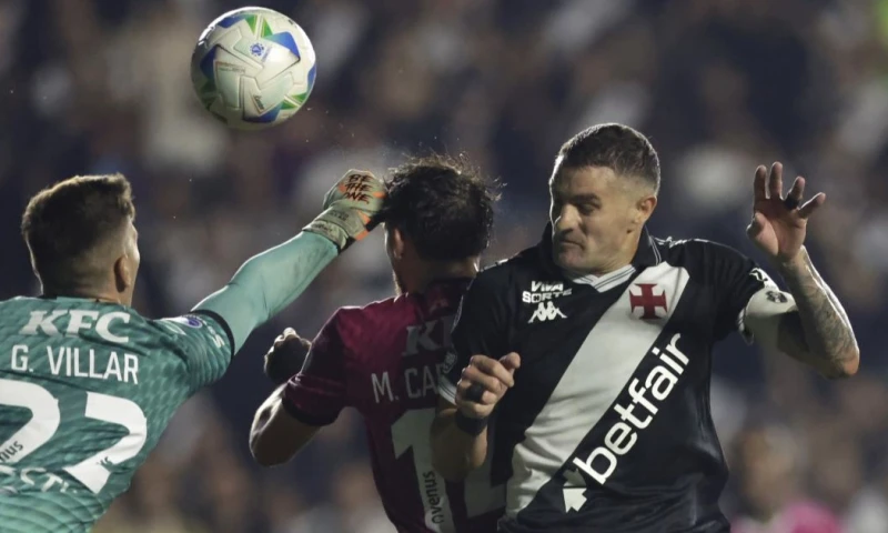 El arquero argentino Guido Villar, de Independiente del Valle, fue la figura del partido / Foto: EFE