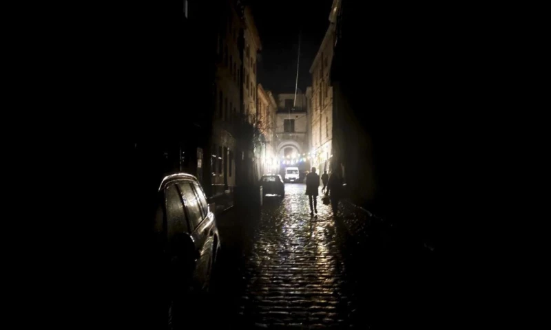 Rusia logró causar importantes daños en partes de la red eléctrica ucraniana / Foto: EFE