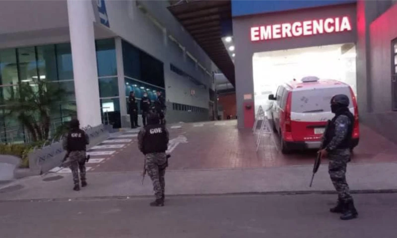Una persona falleció este miércoles durante un ataque armado a un hospital en la ciudad ecuatoriana de Guayaquil, donde está ingresado un sujeto que la semana pasada resultó herido en un ataque a bala al vehículo en el que transitaba / Foto: Cortesía Primicias