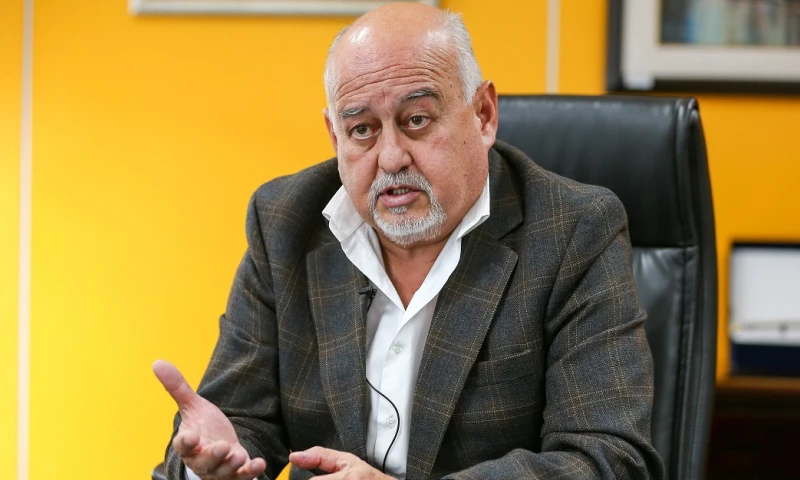 Gobierno dejará las cuentas en orden pero mayor deuda, dice el ministro de Finanzas / Foto: EFE