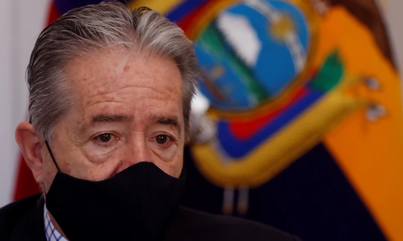 Piden renuncia de Juan Carlos Zevallos por vacunación de familiares / foto EFE