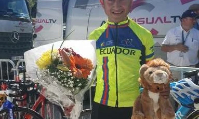 Logro. Alexander Cepeda descansa luego de llevarse la décima etapa. (Foto: La Hora)