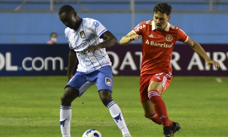 9 de Octubre empató con Internacional en su reaparición internacional / Foto: EFE