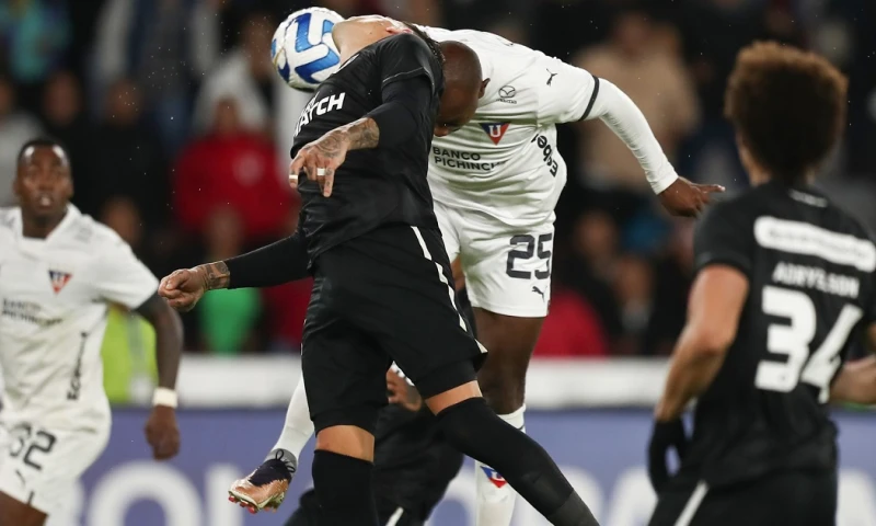 Los 2 equipos comparten el primer lugar del grupo A con 9 puntos a falta de una jornada / Foto: EFE