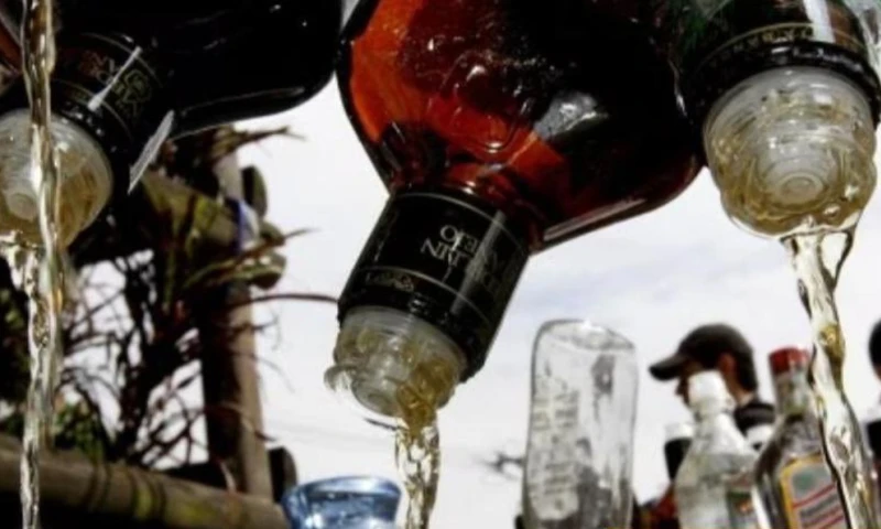 Santo Domingo de los Tsáchilas y Esmeraldas son las provincias donde se han identificado al momento 55 casos de intoxicación por consumo de alcohol metílico / Foto: cortesía ministerio de Salud