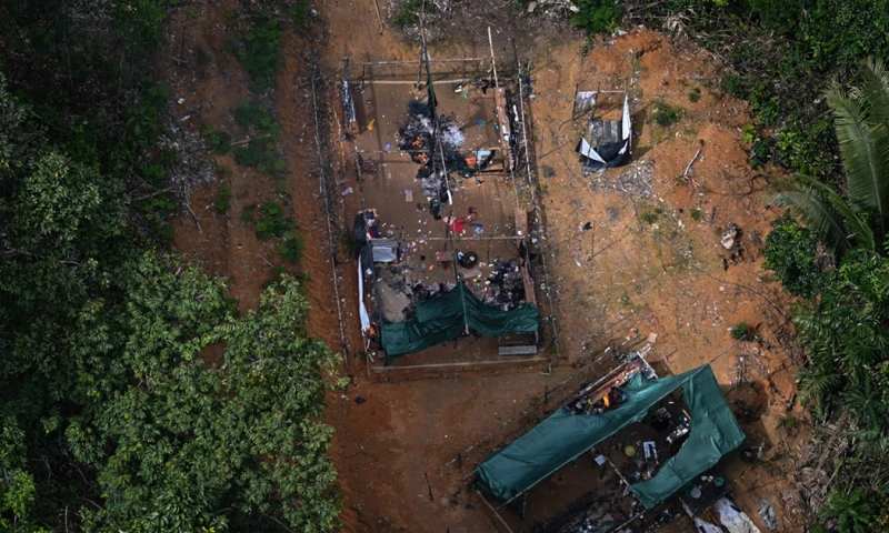 Los esfuerzos de combate a la minería ilegal en las tierras indígenas aún son insuficientes / Foto: EFE