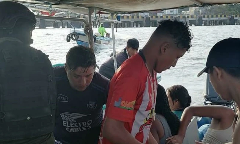 Regresan a su país 18 sobrevivientes de naufragio en el Pacífico / Foto: EFE