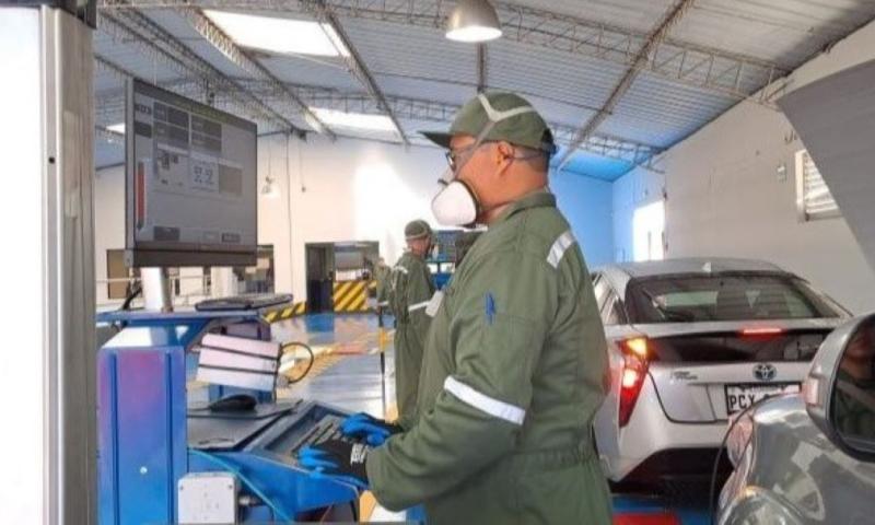 El proceso de revisión técnica y matriculación vehicular se inició ayer en los 6 centros / Foto: cortesía Municipio de Quito