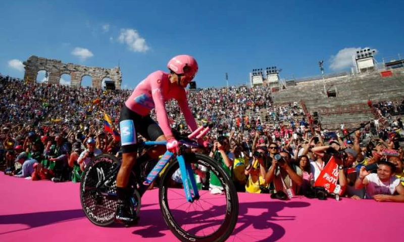 El Team Ineos anunció oficialmente la vinculación de Richard Carapaz. Foto: La Hora