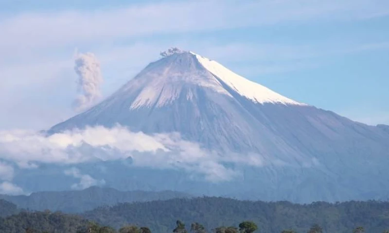 El Sangay ya venía presentando actividad eruptiva, según reportes previos del Instituto Geofísico. Foto: Expreso