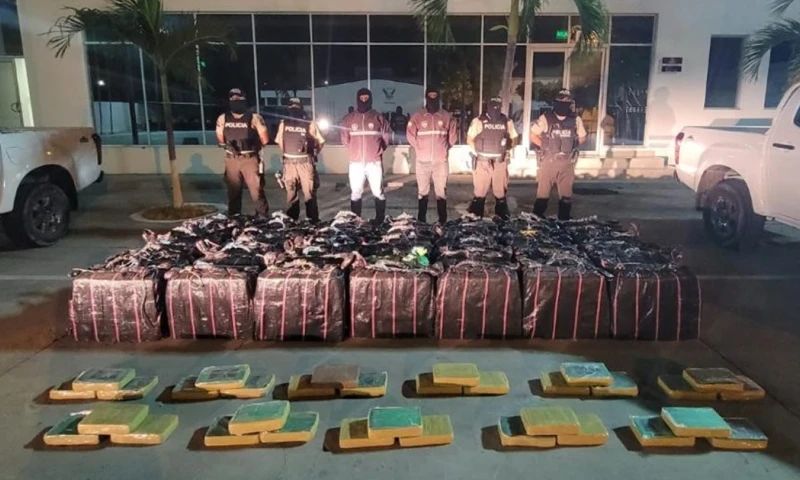 La droga fue descubierta durante un operativo policial realizado a las 2:50 hora local / Foto: cortesía Policía Nacional 