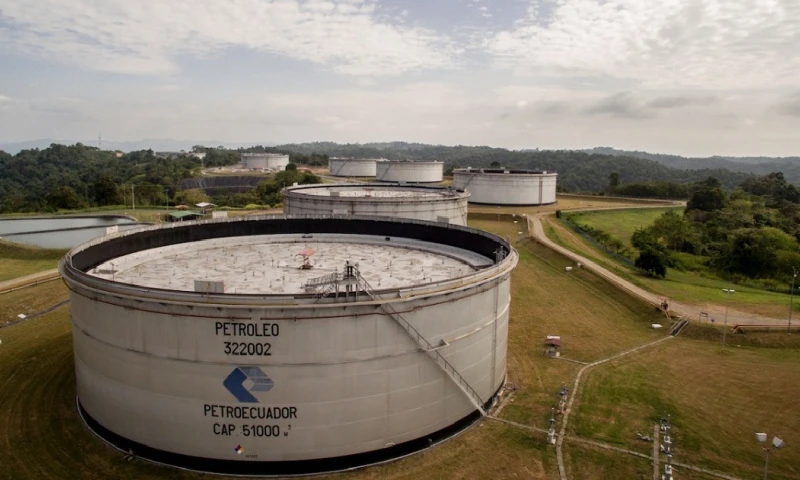 La medida pone en entredicho la intención del gobierno de convertir a la minería y al sector petrolero en pilares para atraer capitales / Foto: cortesía Petroecuador