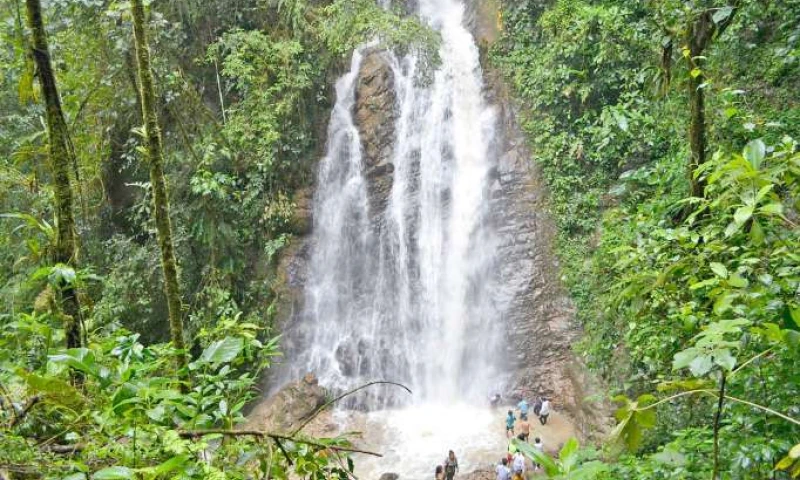 ATRACTIVO. La cascada fue declarada recientemente como ‘espacio turístico parroquial’. (La Hora)