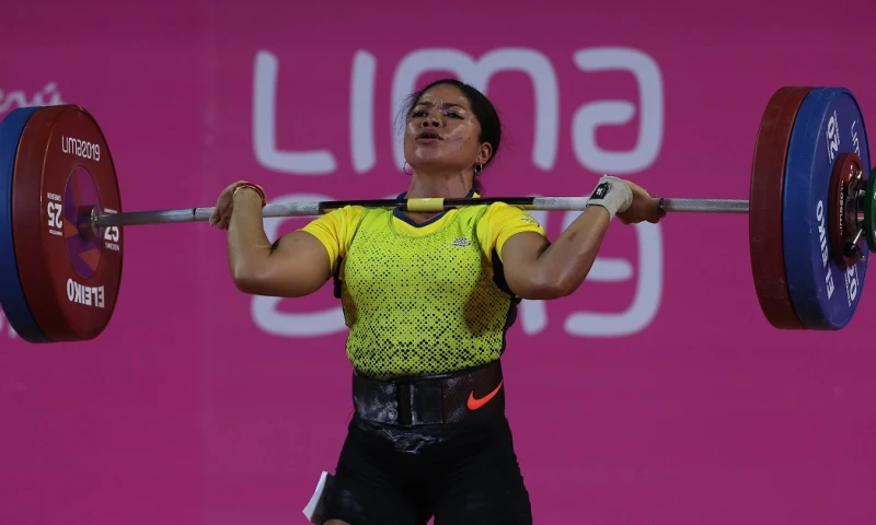 Alexandra Escobar encontró en la halterofilia su escape a la felicidad / Foto: EFE