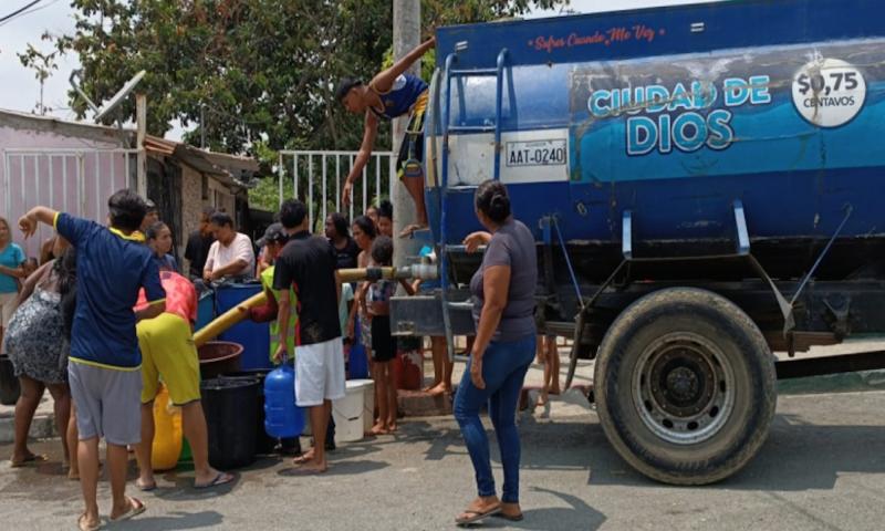 La ciudad de Guayaquil, junto con otras áreas aledañas como Durán y Daule, enfrentarán no solo apagones nocturnos, sino también cortes en el servicio de agua potable. Le contamos. / Foto: cortesía Primicias