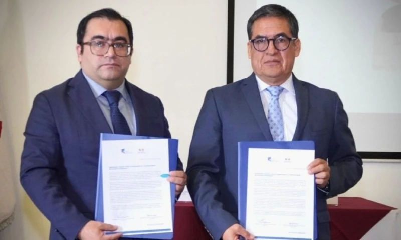 El acuerdo lo firmaron los presidentes de ambas cortes, el juez Jhoel Escudero, del alto tribunal constitucional y el magistrado José Suing, del de justicia ordinaria / Foto: cortesía Corte Constitucional