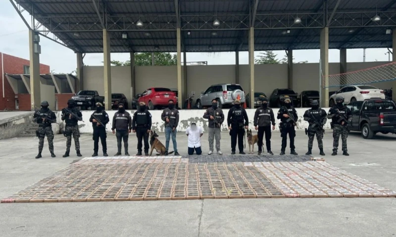 El peso total de la droga llegó a 984,1 kilos cuyo valor habría alcanzado los 44,3 millones de dólares / Foto: cortesía Policía Nacional