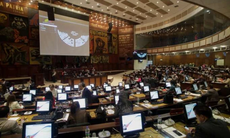 Curul. El debate se llevó a cabo en el Pleno de la Asamblea Nacional. Foto: La Hora